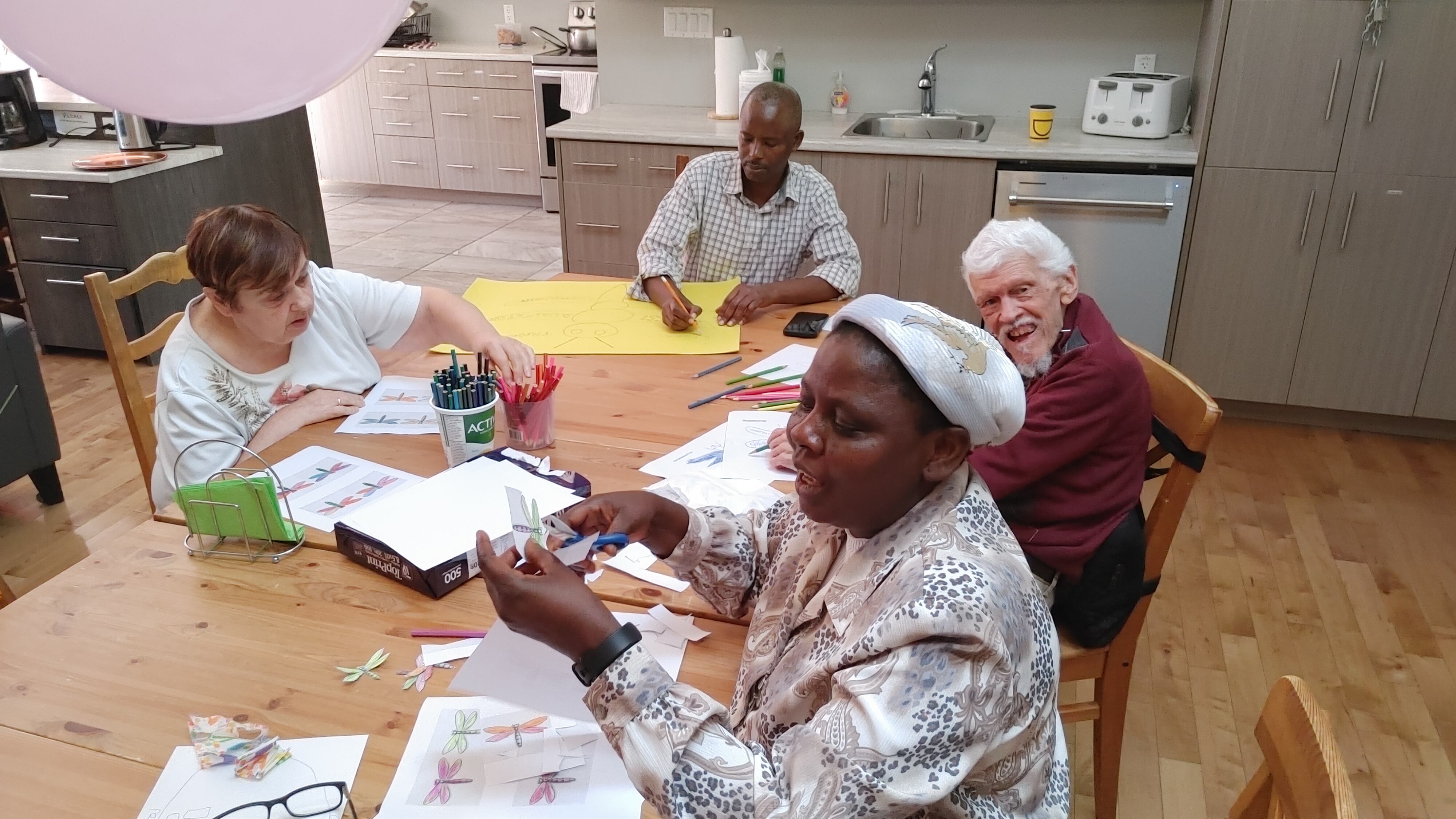 un groupe de personnes qui faites les arts et métiers